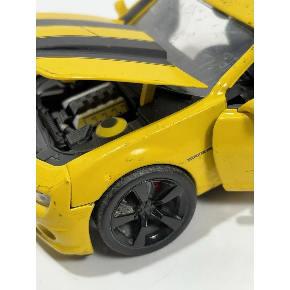 2010 Chevy Camaro SS Yellow in 1/24 Scale by Jada